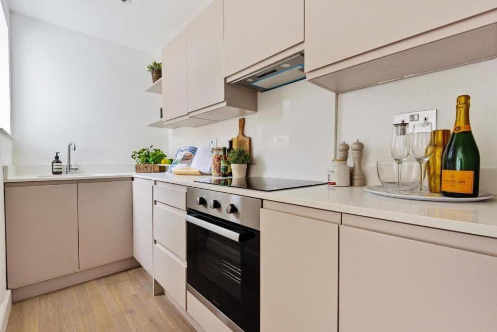 Amazing 3 Bed Interior Designed House With Garden - 114 The Hervey Λονδίνο Εξωτερικό φωτογραφία